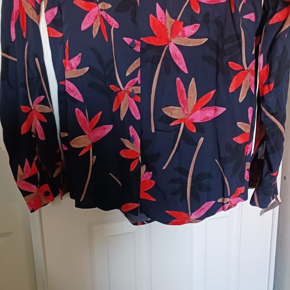 SEZANE FLORENCE TOP PETAL PRINT NAVY BLUE. USED WOMEN GREAT CONDITION - Picture 7 of 10